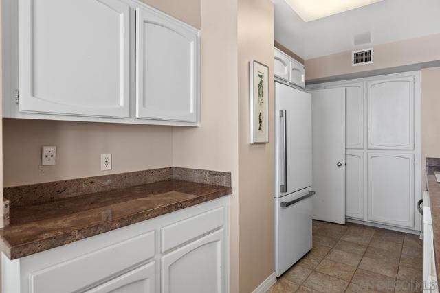 1820 Avenida Del Mundo, Coronado CA: https://media.crmls.org/mediaz/7afad3a7-1e81-4673-b4c3-3ca427a87d95.jpg