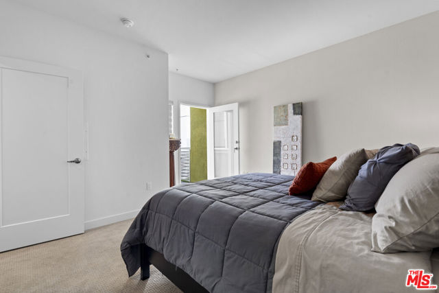 436 S Virgil Avenue, Los Angeles CA: https://media.crmls.org/mediaz/7afb2a8b-342b-4e0e-a621-26331cd04357.jpg