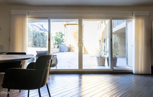 Detail Gallery Image 14 of 39 For 382 E California Bld #105,  Pasadena,  CA 91106 - 3 Beds | 2 Baths