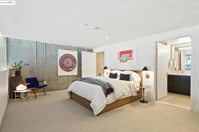 311 Oak St, Oakland CA: https://media.crmls.org/mediaz/7afbaef5-a1f4-4c75-97f2-87f4834a45f5.jpg