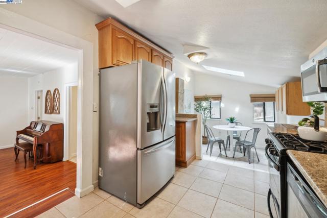 11349 Alameda Ave, Brookdale CA: https://media.crmls.org/mediaz/7afd31c0-351e-4116-badd-bd05f877a40f.jpg
