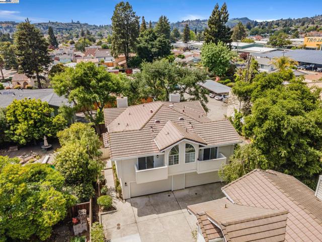19723 Redwood Rd, Castro Valley CA: https://media.crmls.org/mediaz/7afda8ee-efcc-46f9-b05b-5a28d6ce3323.jpg