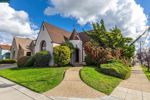 2600 55Th Ave, Oakland CA: https://media.crmls.org/mediaz/7afdb789-69e0-4ca6-8bc2-f3b489621322.jpg