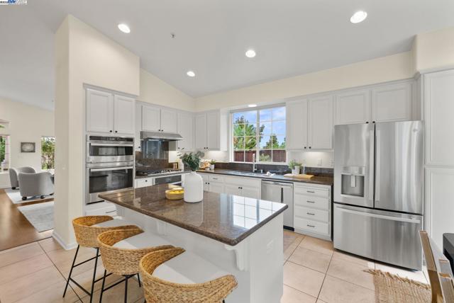 1000 Silver Maple Lane, Hayward CA: https://media.crmls.org/mediaz/7afdd36a-ca73-4dfc-8e63-5be18df32a68.jpg