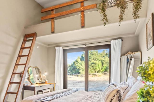 12220 Heritage Way, Gilroy CA: https://media.crmls.org/mediaz/7afddabe-9a6c-4f38-8dda-96bf95d80eef.jpg