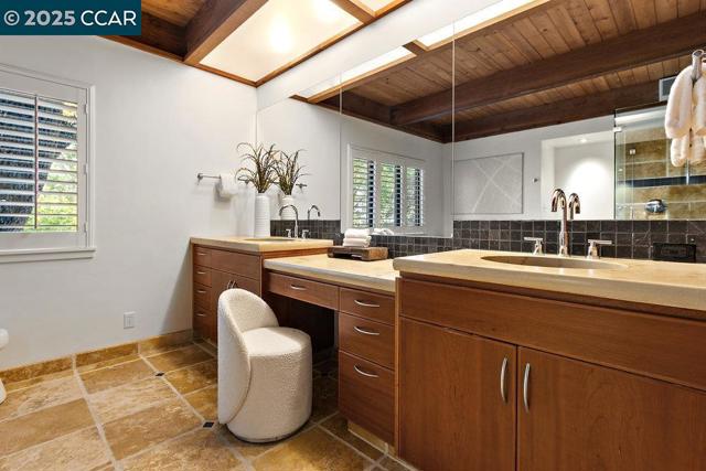 39 El Toyonal, Orinda CA: https://media.crmls.org/mediaz/7afe1513-f563-4502-a3c2-78ce28222620.jpg