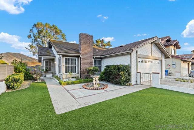 10497 Moorpark St, Spring Valley CA: https://media.crmls.org/mediaz/7afe16c1-bc43-40db-bc02-9e35f4fa4ca0.jpg