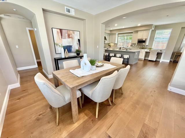5825 Dresslar Cir, Livermore CA: https://media.crmls.org/mediaz/7afe5fa6-2608-4203-b506-4327049ec195.jpg