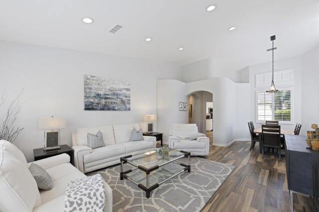 105 Brandigo Circle, Palm Desert CA: https://media.crmls.org/mediaz/7afef563-aab3-488c-893a-8685b4d9bc59.jpg