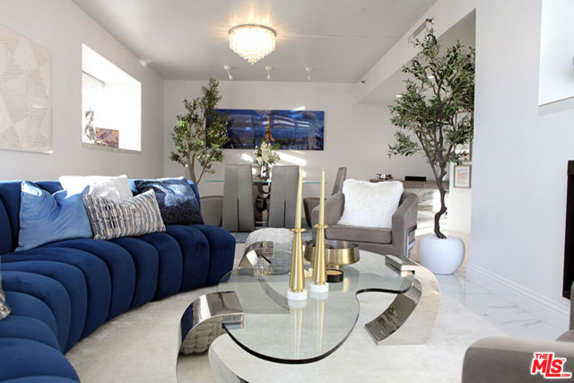 10550 Wilshire Boulevard, Los Angeles CA: https://media.crmls.org/mediaz/7afef95b-86b9-4be0-98c2-1c6d1100baa9.jpg