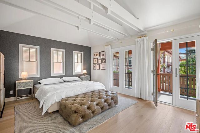 2584 Bungalow Place, Corona del Mar CA: https://media.crmls.org/mediaz/7aff1327-d347-40e9-b63b-3236cb64292d.jpg