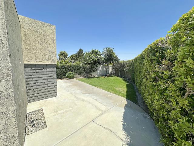 1262 Sunflower N Circle, Palm Springs CA: https://media.crmls.org/mediaz/7aff1751-2ab1-4acd-a9fc-5c12071dd4a7.jpg