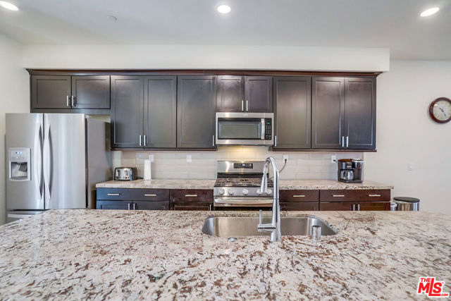 20619 Oakglen Lane, Winnetka CA: https://media.crmls.org/mediaz/7aff3f77-e5d8-4c6c-9dee-ea35a46ce397.jpg