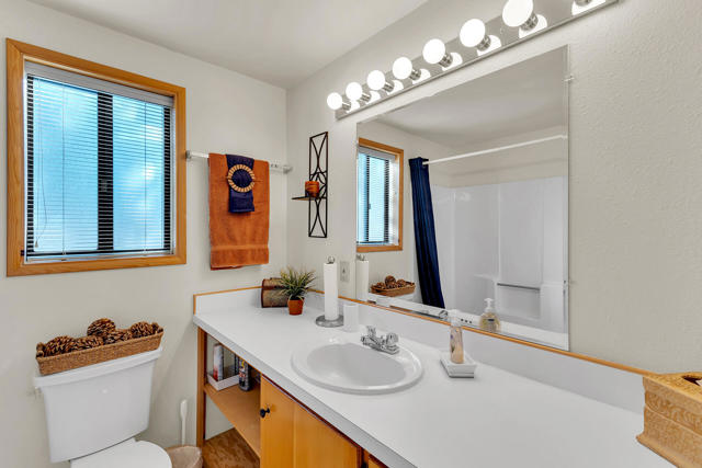 52402 Pine Ridge Road, Idyllwild CA: https://media.crmls.org/mediaz/7affc3f6-41ec-41fc-b164-5519ffab4bdb.jpg