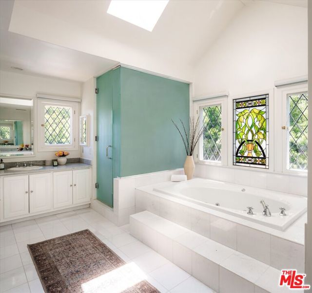322 Lorraine Boulevard, Los Angeles CA: https://media.crmls.org/mediaz/7b00e678-18e2-491b-b419-55e5ecbd4897.jpg