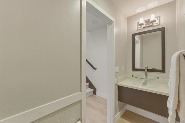 1634 Fairlead Avenue, Carlsbad CA: https://media.crmls.org/mediaz/7b013d03-ff4f-4118-910c-d4fa37132410.jpg