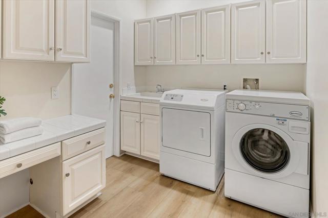 260 H Avenue, Coronado CA: https://media.crmls.org/mediaz/7b0169d7-b13f-4ae3-b577-ea99731bb452.jpg