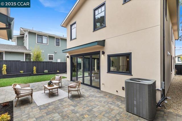 1045 Kains Ave, Albany CA: https://media.crmls.org/mediaz/7b01d4f4-d558-4970-9ef0-42ec7b1879bb.jpg