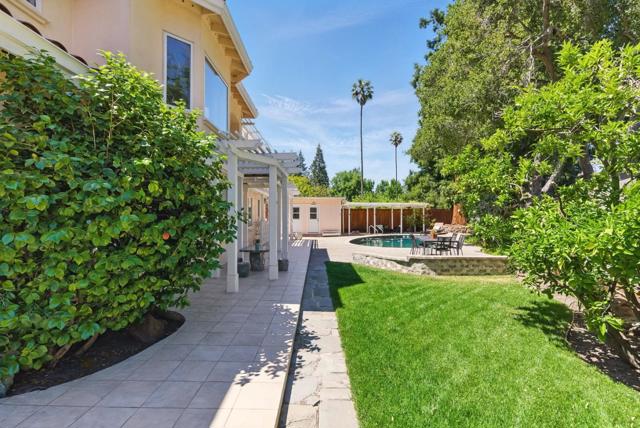 41 Regent Place, Palo Alto CA: https://media.crmls.org/mediaz/7b021ab8-10a3-4e2b-a842-9786cc66d19e.jpg