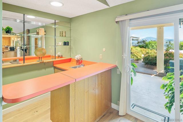 7945 Shadow Hill Dr, La Mesa CA: https://media.crmls.org/mediaz/7b0220d6-eb05-4978-88a8-f577e8ed727d.jpg