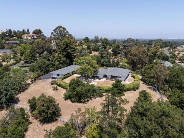 26666 Laurel Lane, Los Altos Hills CA: https://media.crmls.org/mediaz/7b025599-5828-4ab5-93e2-4424ddd63bc0.jpg
