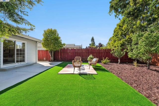 431 Alameda De Las Pulgas, Redwood City CA: https://media.crmls.org/mediaz/7b027d18-4d99-4fa7-b8f0-d19eb608d59e.jpg