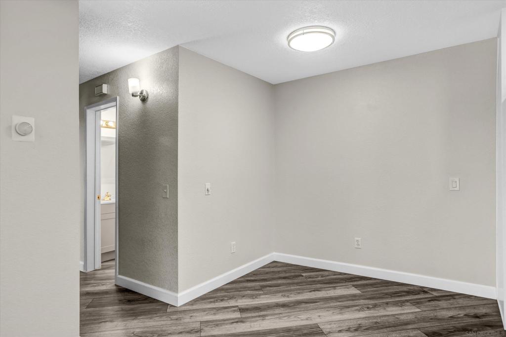 https://media.crmls.org/mediaz/7b0297f3-8505-4a33-b3f9-9b89dc7ec656.jpg?preset=X-Large