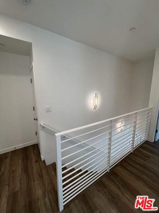 14822 Magnolia Boulevard, Sherman Oaks CA: https://media.crmls.org/mediaz/7b02a32e-e66d-44ac-a902-61bf63ccc791.jpg