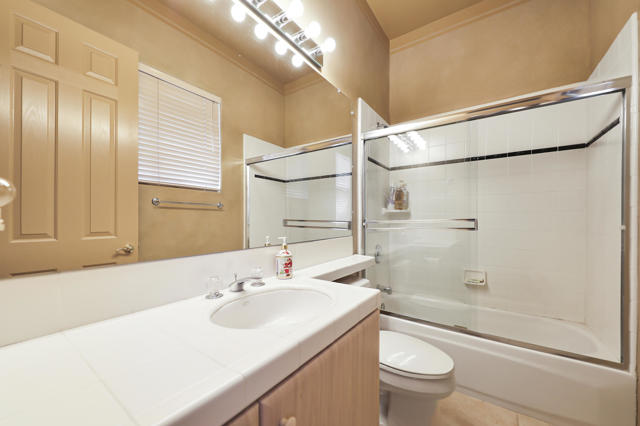 Image 21 of 34 For 42780 Caballeros Drive