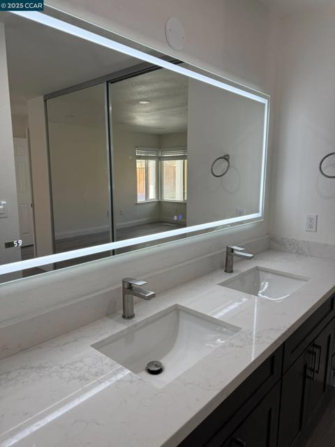 797 Orinda Ct, Fairfield CA: https://media.crmls.org/mediaz/7b038167-a2c1-43f5-afce-b5cab001837d.jpg
