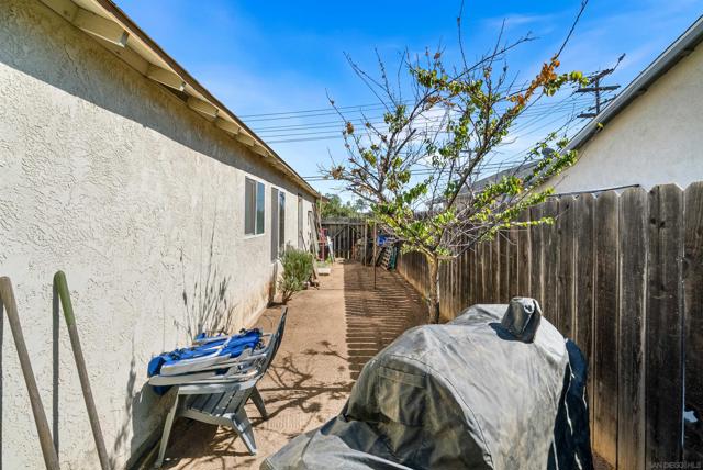 11010 El Nopal, Lakeside CA: https://media.crmls.org/mediaz/7b03f022-10c6-47f3-b0d6-0dd03b0ac8f2.jpg