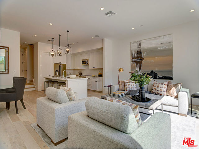 11979 Mayfield Avenue, Los Angeles CA: https://media.crmls.org/mediaz/7b0538bb-2203-4121-9480-5f5bf2c793af.jpg