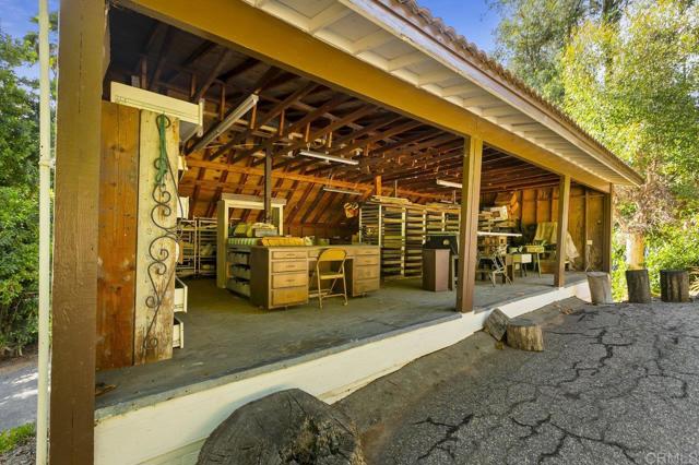 6036 Rainbow Heights Road, Fallbrook CA: https://media.crmls.org/mediaz/7b054d91-4866-4388-8fd6-ca2d47ce11be.jpg