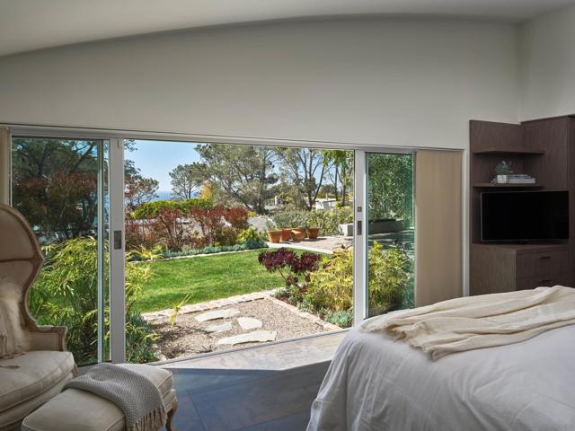 327 Pine Needles Dr, Del Mar CA: https://media.crmls.org/mediaz/7b05654c-3fab-46b1-88e9-96e182b4eebd.jpg
