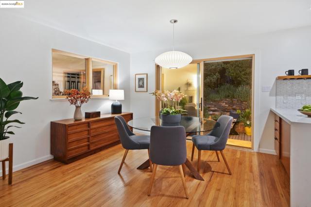5801 Balboa Dr, Oakland CA: https://media.crmls.org/mediaz/7b059de4-155e-4502-94c3-c40cb563ab18.jpg