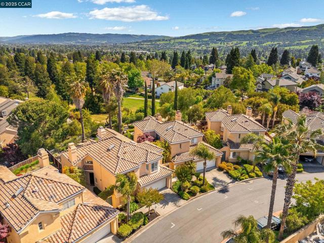 122 Cortona Dr, San Ramon CA: https://media.crmls.org/mediaz/7b05df59-f40f-4442-9547-a04693999695.jpg