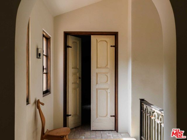 9606 Heather Road, Beverly Hills CA: https://media.crmls.org/mediaz/7b06392c-092a-4a43-94eb-80fa4a1be38d.jpg