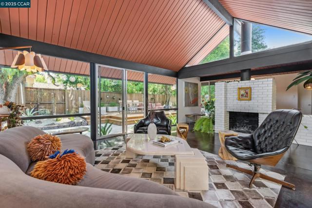 232 Clyde Dr, Walnut Creek CA: https://media.crmls.org/mediaz/7b07e4ea-31c9-4ffc-a5f8-8cc9e06d351c.jpg