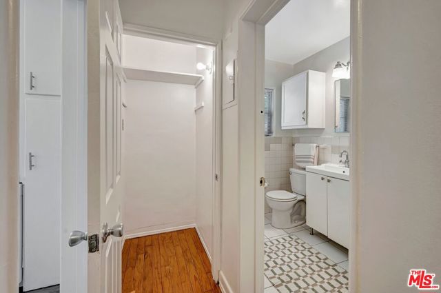5513 Village, Los Angeles CA: https://media.crmls.org/mediaz/7b083854-6b97-4c73-afa2-e5d61579d480.jpg
