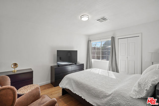 7427 Cleon Avenue, Sun Valley CA: https://media.crmls.org/mediaz/7b08fe65-1c2f-4cff-8e61-7ff81e39f380.jpg
