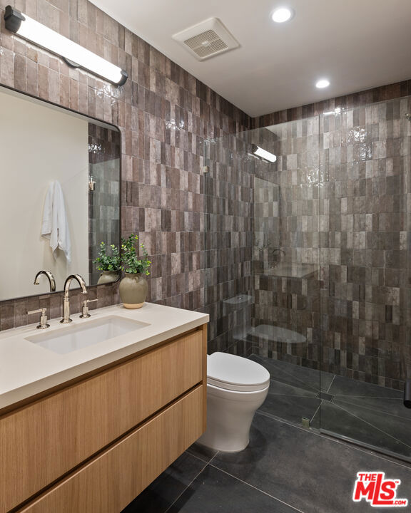 Drew Fenton | 565 Toyopa Drive Pacific Palisades CA | MLS: 7523707 Drew Fenton | 565 Toyopa Drive Pacific Palisades CA | MLS: 7523707