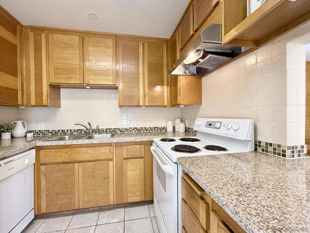 4082 Albatross St - photo 13