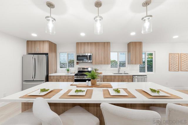 5435 Del Cerro Blvd, San Diego CA: https://media.crmls.org/mediaz/7b0aa232-21c7-4e33-beb9-35ddae3591b9.jpg