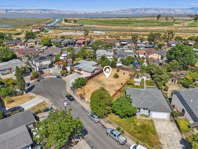 108 Lotus Way, East Palo Alto CA: https://media.crmls.org/mediaz/7b0b0cf5-8579-404e-a4c0-9e8588d3dc11.jpg