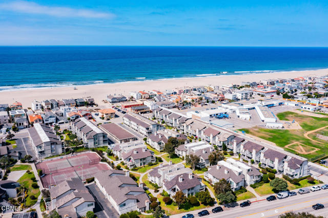 4534 La Brea Street, Oxnard CA: https://media.crmls.org/mediaz/7b0b26ee-bd2d-46b6-8e3f-7f881bfc48f8.jpg