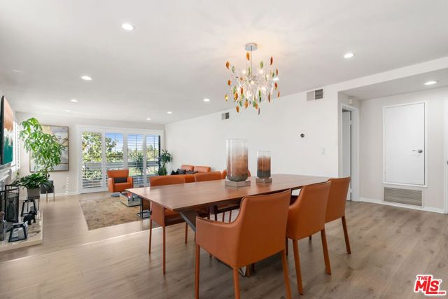 17130 Burbank Boulevard, Encino CA: https://media.crmls.org/mediaz/7b0b93da-8640-4808-b502-0c5aa86f7374.jpg