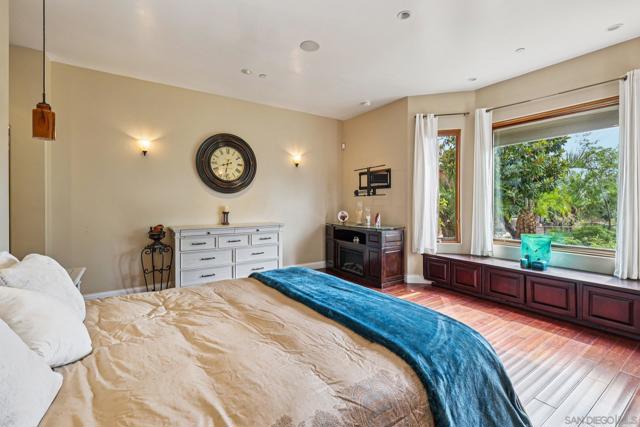 15035 Orchard View Dr, Poway CA: https://media.crmls.org/mediaz/7b0bce0f-52d7-4c62-8951-5d499c4ea211.jpg