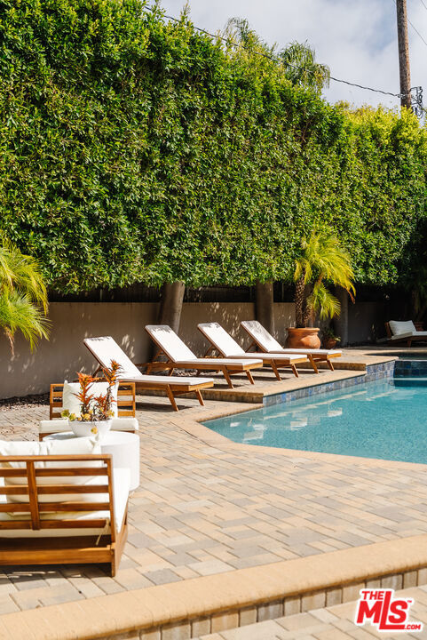1202 San Vicente Boulevard, Santa Monica CA: https://media.crmls.org/mediaz/7b0bf985-fe1e-4b24-b0c5-8fbabd8633b0.jpg