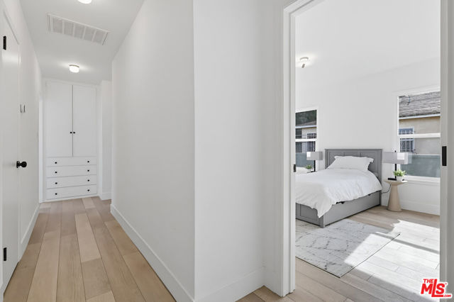 9402 S Van Ness Avenue, Los Angeles CA: https://media.crmls.org/mediaz/7b0c1fe4-c2b7-40a0-8c50-d77287e6e67e.jpg