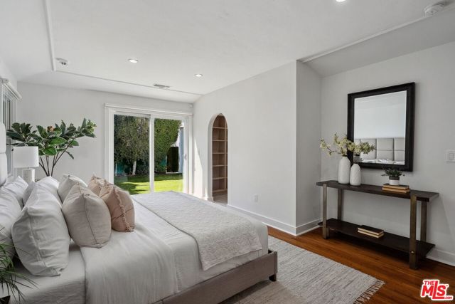 149 S Wetherly Drive, Beverly Hills CA: https://media.crmls.org/mediaz/7b0c3190-fbf0-4b52-a6b4-8596ab34e8ba.jpg